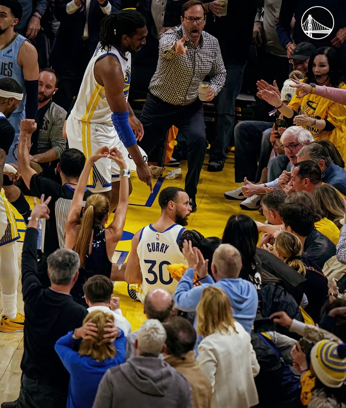 包含库里回归赛场,惊险取胜首场状态亮眼,独行侠观众沸腾!的词条 包含库里回归赛场,惊险取胜首场状态亮眼,独行侠观众沸腾!的词条