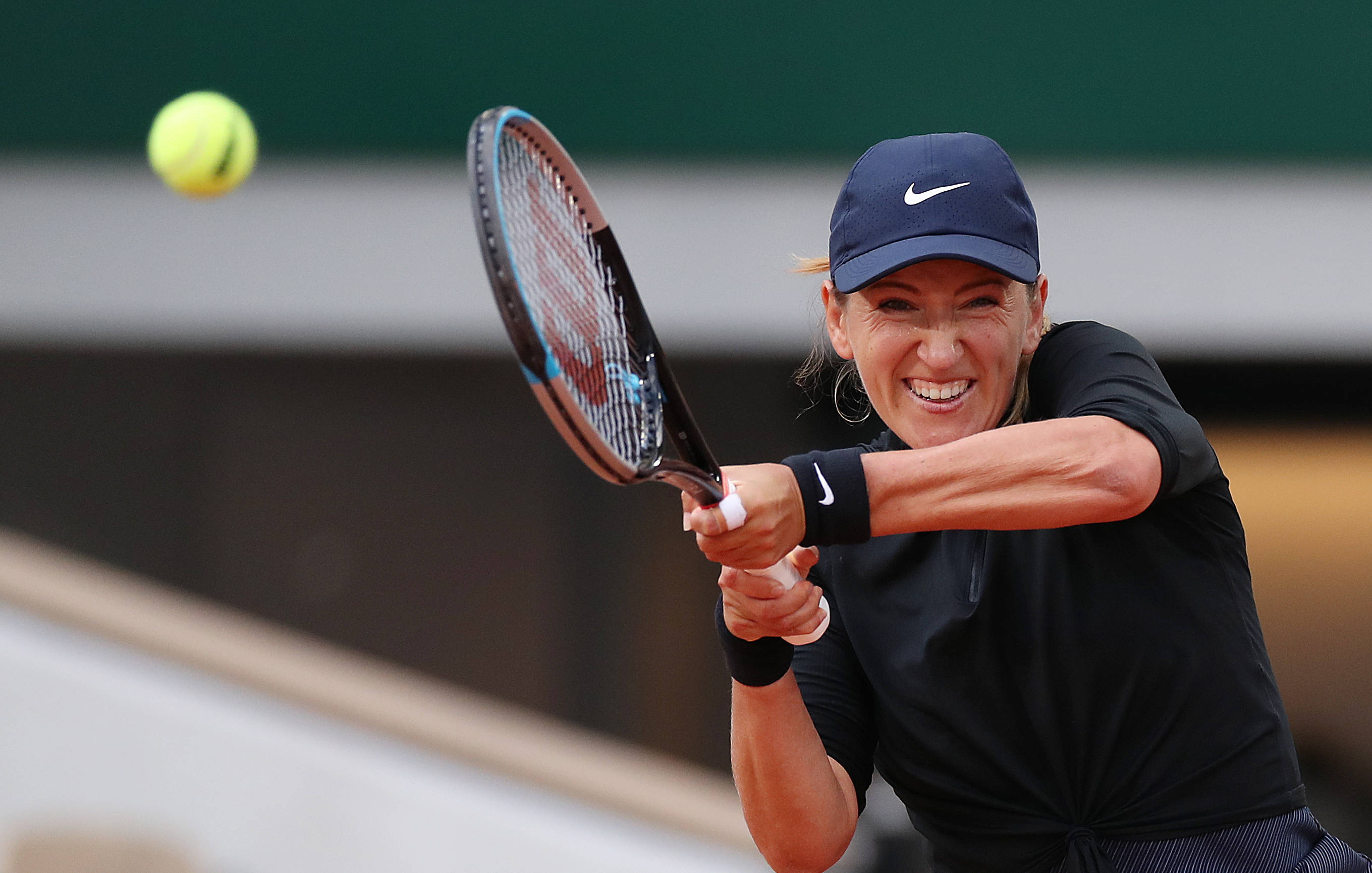 阿扎伦卡迎来十二赛季高光表现，热火球迷沸腾！的简单介绍